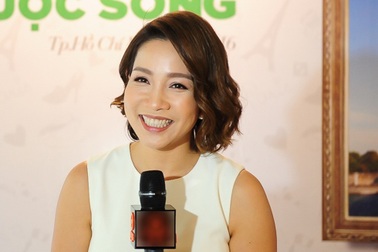 Ca sĩ Mỹ Linh tươi trẻ ở tuổi 40
