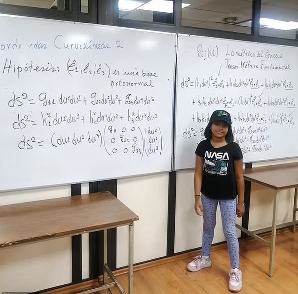 Adhara Pérez Sánchez chỉ mất 3 năm để hoàn thành các chương trình học phổ thông và bắt đầu học đại học từ năm 8 tuổi (Ảnh: Instagram nhân vật). Adhara Pérez Sánchez chỉ mất 3 năm để hoàn thành các chương trình học phổ thông và bắt đầu học đại học từ năm 8 tuổi (Ảnh: Instagram nhân vật).