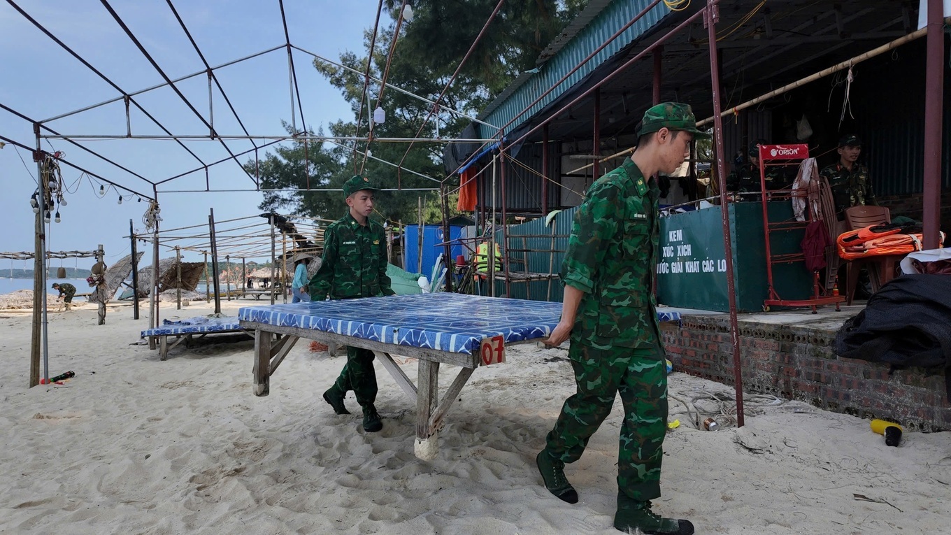 Sơ tán hơn 37.000 người đến nơi an toàn để tránh bão Yagi - 1