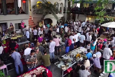 Chợ “ve chai nghìn đô” giữa lòng Sài Gòn