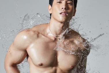 Nhà hàng “hốt bạc” nhờ “dàn trai đẹp” cơ bắp cuồn cuộn chuyên giao đồ ăn