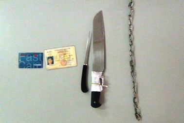 Kiểm tra hành chính, phát hiện 2 đối tượng cướp xe ôm