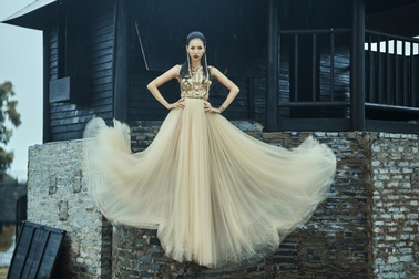 Bebe Phạm trở lại với nghề người mẫu sau nhiều năm kết hôn với Dustin Nguyễn