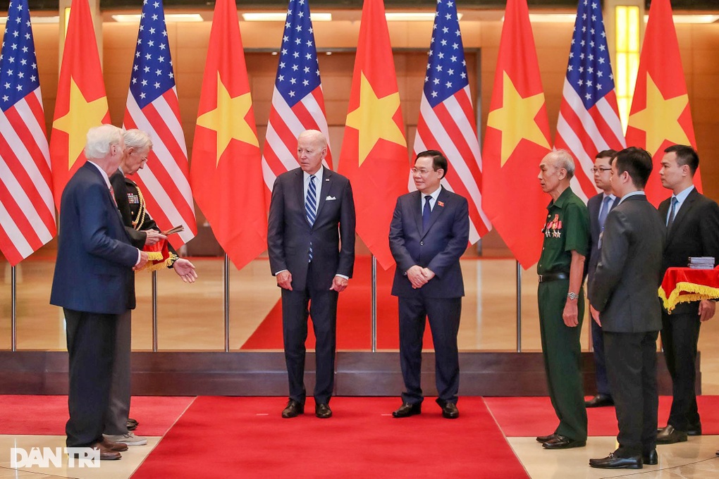 Chuyện về cuốn nhật ký của người lính 17 tuổi mà đoàn Tổng thống Mỹ mang sang Việt Nam - 1 Chuyện về cuốn nhật ký của người lính 17 tuổi mà đoàn Tổng thống Mỹ mang sang Việt Nam - 1