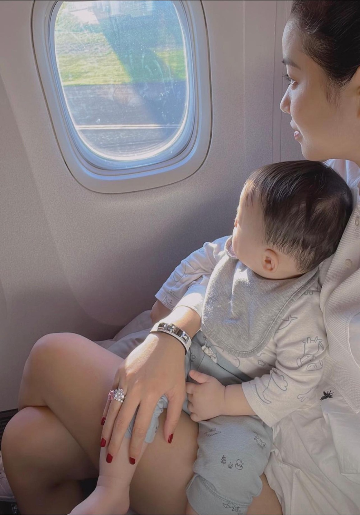 Phạm Hương về nước sau 4 năm ở Mỹ, vướng tin đồn sinh con cho đại gia - 1 Phạm Hương về nước sau 4 năm ở Mỹ, vướng tin đồn sinh con cho đại gia - 1