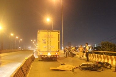 Lưu thông vào đường cấm, xe tải cán chết người