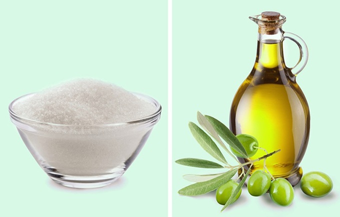 Đường và dầu ô liu Đường kết hợp với dầu ô liu tạo thành hỗn hợp tẩy tế bào chết, làm sáng da. Trộn đường và dầu ô liu theo tỷ lệ 1:1, thoa lên khuỷu tay/đầu gối, massage nhẹ nhàng trong vài phút để lấy đi tế bào da chết rồi rửa sạch lại với nước. Có thể thoa dầu dừa sau đó để dưỡng ẩm và tăng hiệu quả làm trắng.