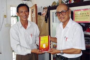 Người tự xây đài báo bão cho ngư dân