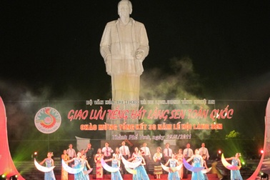 Tiếng hát từ Làng Sen mừng sinh nhật Bác