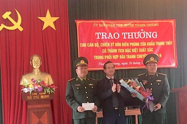 Khen thưởng ban chuyên án phá thành công vụ bắt 18kg ma túy đá và 30 bánh heroin