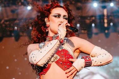 Cô gái "đánh bại" cả Taylor Swift và Beyoncé là ai?