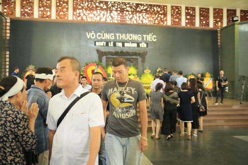 Đồng nghiệp nghẹn ngào tiễn đưa NSƯT Hoàng Yến - 22 Đồng nghiệp nghẹn ngào tiễn đưa NSƯT Hoàng Yến - 22