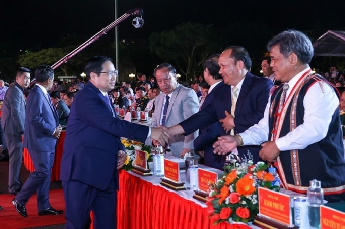 Thủ tướng Phạm Minh Chính cùng các đại biểu tham dự lễ kỷ niệm 90 năm thành lập tỉnh Gia Lai. Ảnh: VGP/Nhật Bắc.
