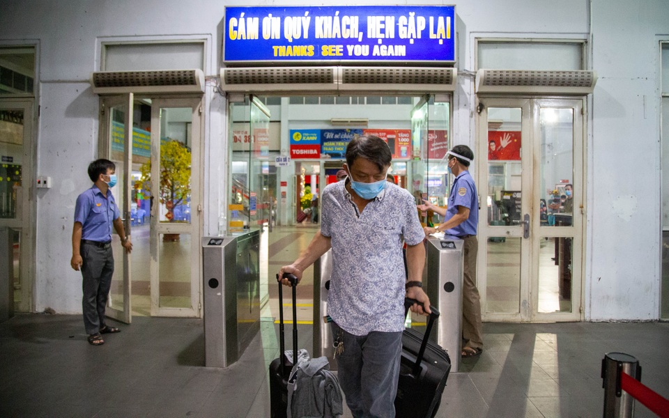 Chuyến tàu cuối cùng rời Sài Gòn trước thời khắc giao thừa - 1