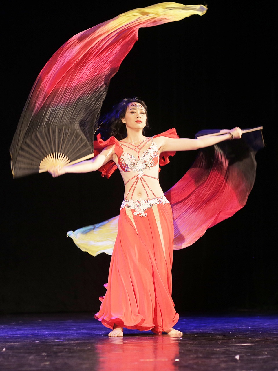 Mãn nhãn “bữa tiệc” bellydance nóng bỏng khiến khán giả không thể ngồi yên - 2