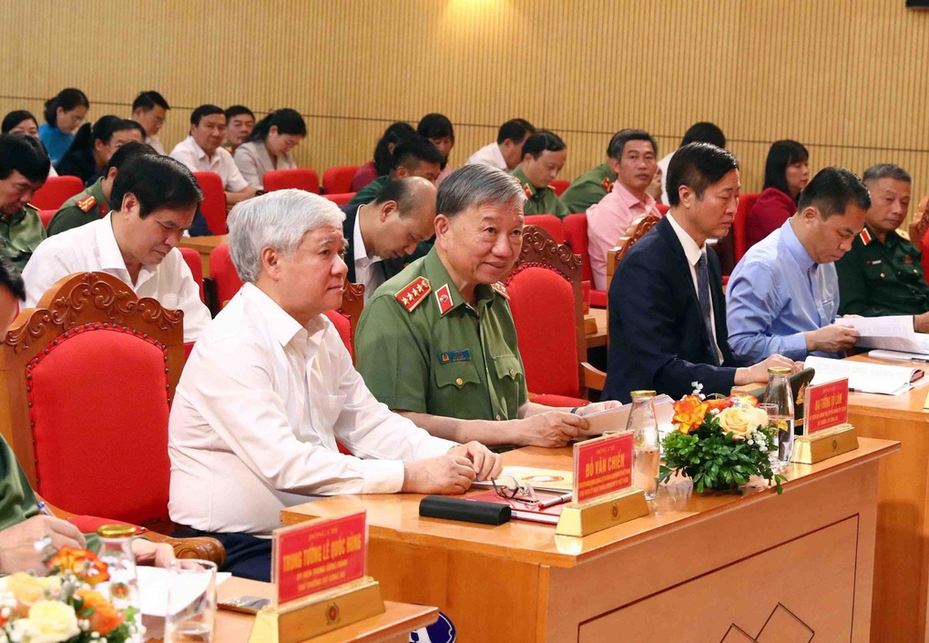 Đẩy mạnh phong trào toàn dân bảo vệ an ninh Tổ quốc trong tình hình mới - 1 Đẩy mạnh phong trào toàn dân bảo vệ an ninh Tổ quốc trong tình hình mới - 1