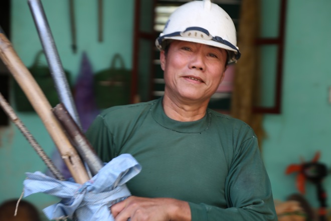 Đêm cuối năm với người làm nghề bốc mộ thuê - 4 Đêm cuối năm với người làm nghề bốc mộ thuê - 4