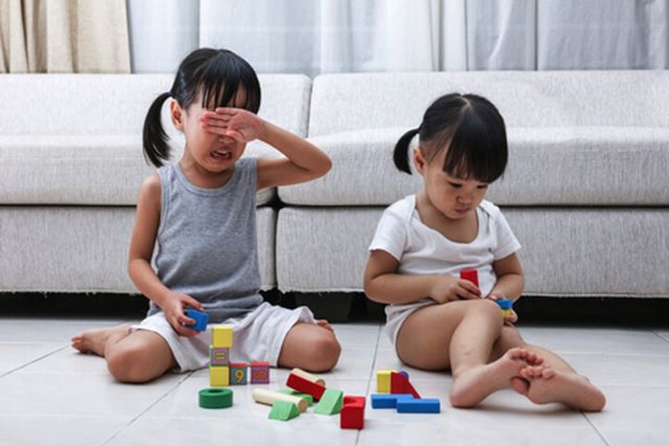 Bé gái 11 tuổi tử vong từ tầng 39: Khi con là nạn nhân trong “cuộc chiến” của bố mẹ - 2 Bé gái 11 tuổi tử vong từ tầng 39: Khi con là nạn nhân trong “cuộc chiến” của bố mẹ - 2