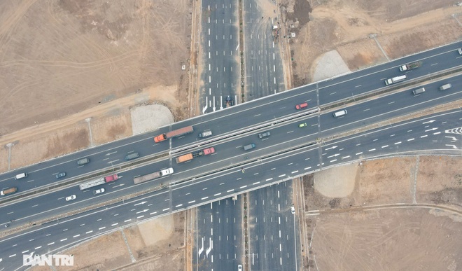 Toàn cảnh nút giao cao tốc hơn 400 tỷ ở Hà Nội trước ngày thông xe - 4 Toàn cảnh nút giao cao tốc hơn 400 tỷ ở Hà Nội trước ngày thông xe - 4