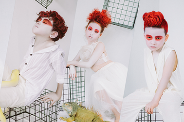 5 hot boy, hot girl nhí chụp ảnh độc đáo với trăn và kỳ nhông