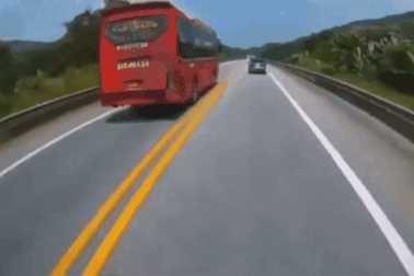 Tài xế vượt ẩu, chiếm trọn làn ngược chiều cao tốc bị phạt 5 triệu đồng