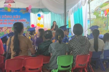 Hiệu trưởng, phụ huynh "đấu khẩu" việc thu chi xã hội hóa tại lễ tổng kết