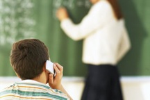 Cấm giáo viên mang điện thoại vào lớp học 