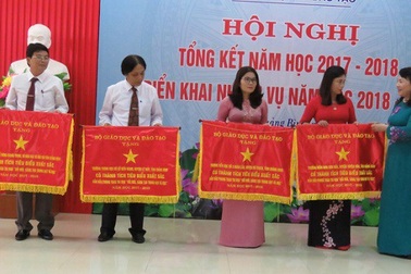 Nhiều tập thể, cá nhân ngành giáo dục Quảng Bình được khen thưởng