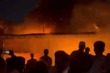 Cháy xưởng làm sợi ở Hà Nội, khói đen bốc cao hàng chục mét