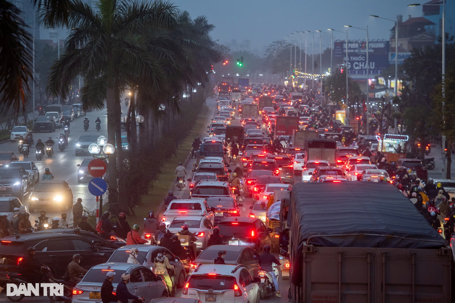 Giao thông khác biệt sau 1 tuần đóng ngã tư, ngắt đèn đỏ ở đường 8 làn xe - 4 Giao thông khác biệt sau 1 tuần đóng ngã tư, ngắt đèn đỏ ở đường 8 làn xe - 4