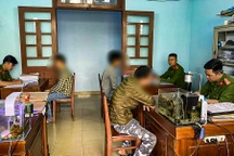 Triệu tập 3 đối tượng hành hung nữ gác chắn tàu