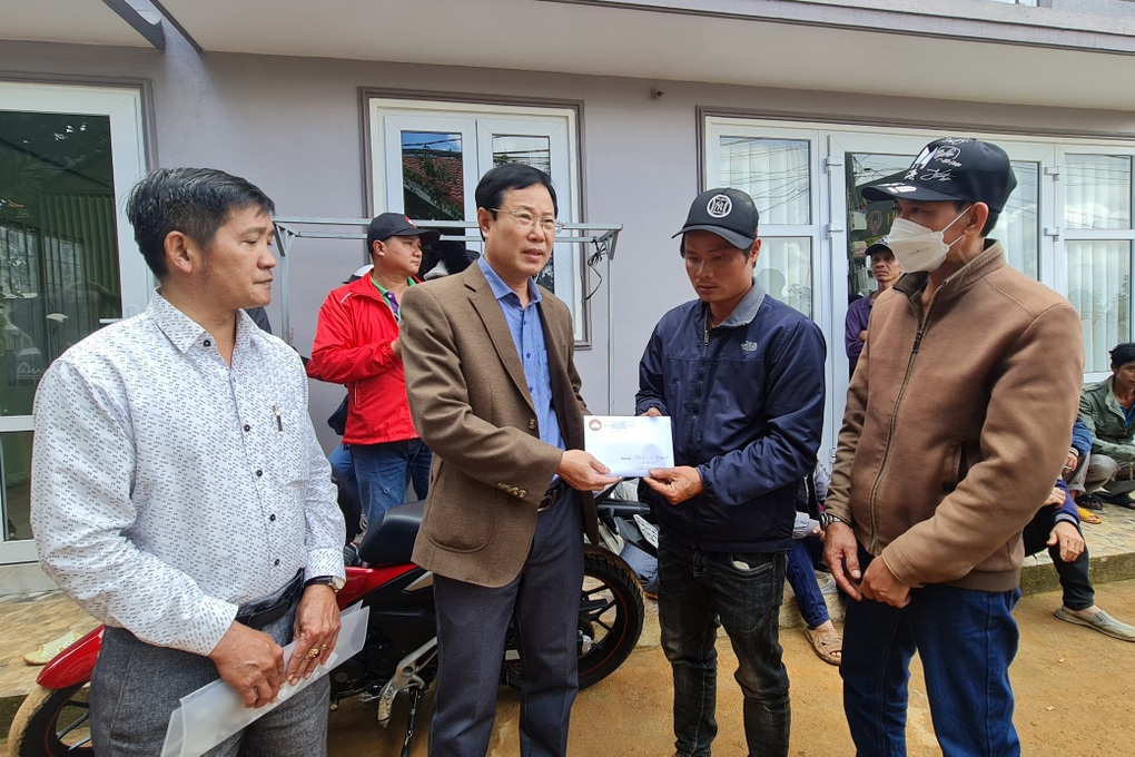 Vụ sạt lở ở Đà Lạt: Đã tìm thấy thi thể 2 nạn nhân - 2 Vụ sạt lở ở Đà Lạt: Đã tìm thấy thi thể 2 nạn nhân - 2