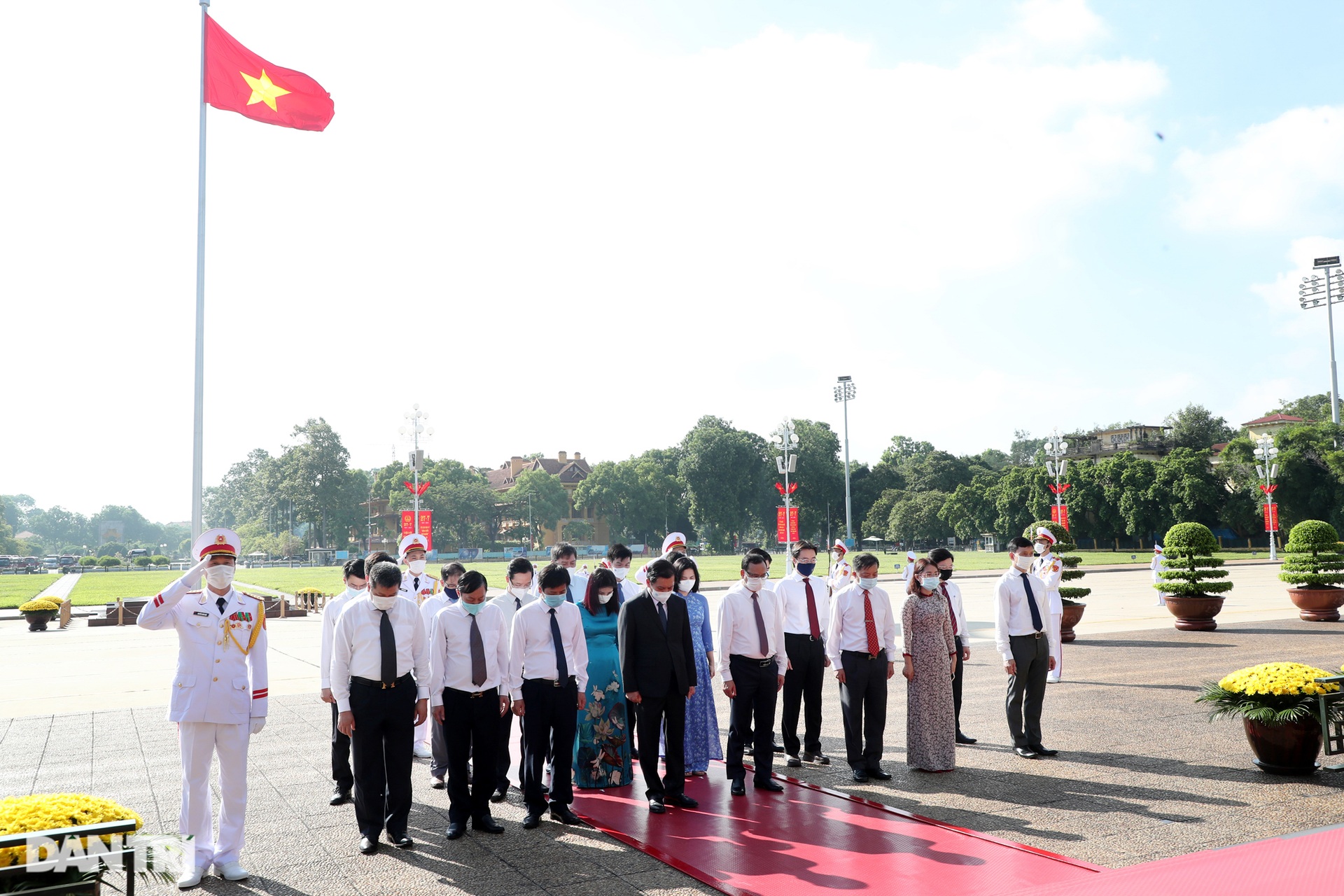 Lãnh đạo Đảng, Nhà nước đặt vòng hoa, tưởng niệm các Anh hùng liệt sĩ - 11