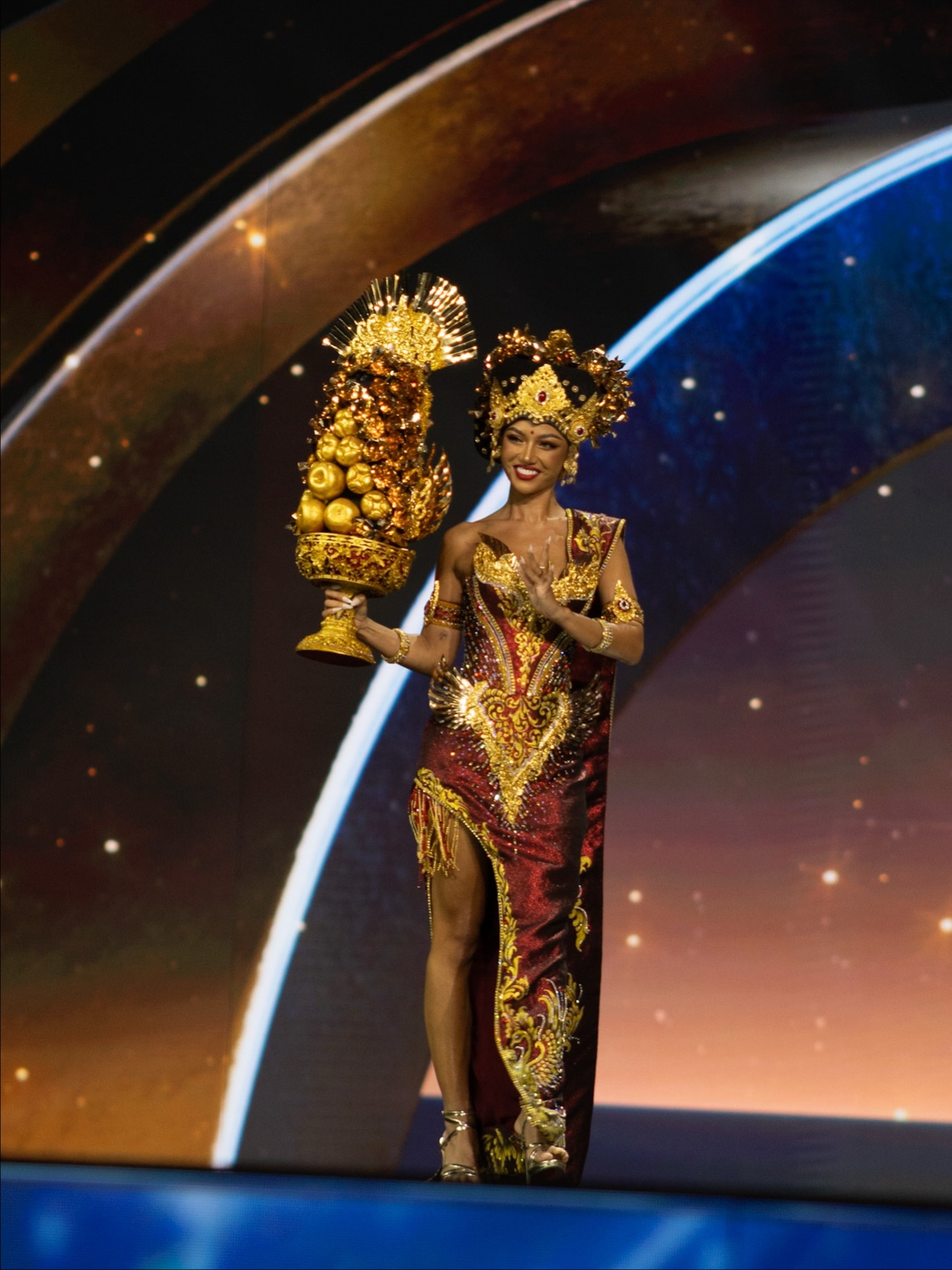 Màn biến hình độc lạ của người đẹp Na Uy gây sốt Hoa hậu Hoàn vũ 2025 - 8