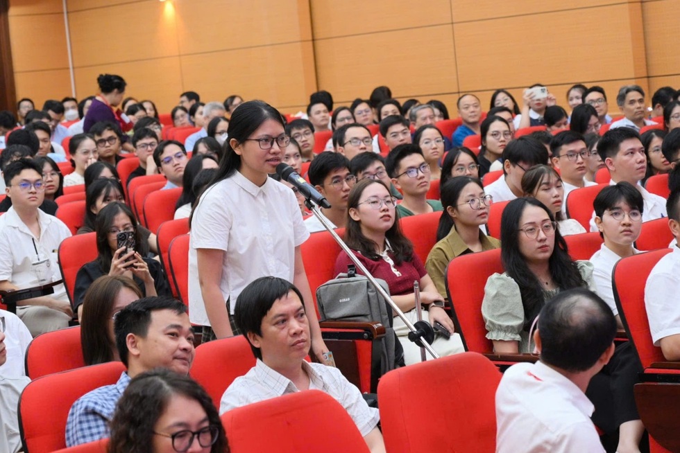 “Bác sĩ nội trú đừng vội tin mình là tinh hoa chỉ vì được tung hô” - 1 “Bác sĩ nội trú đừng vội tin mình là tinh hoa chỉ vì được tung hô” - 1