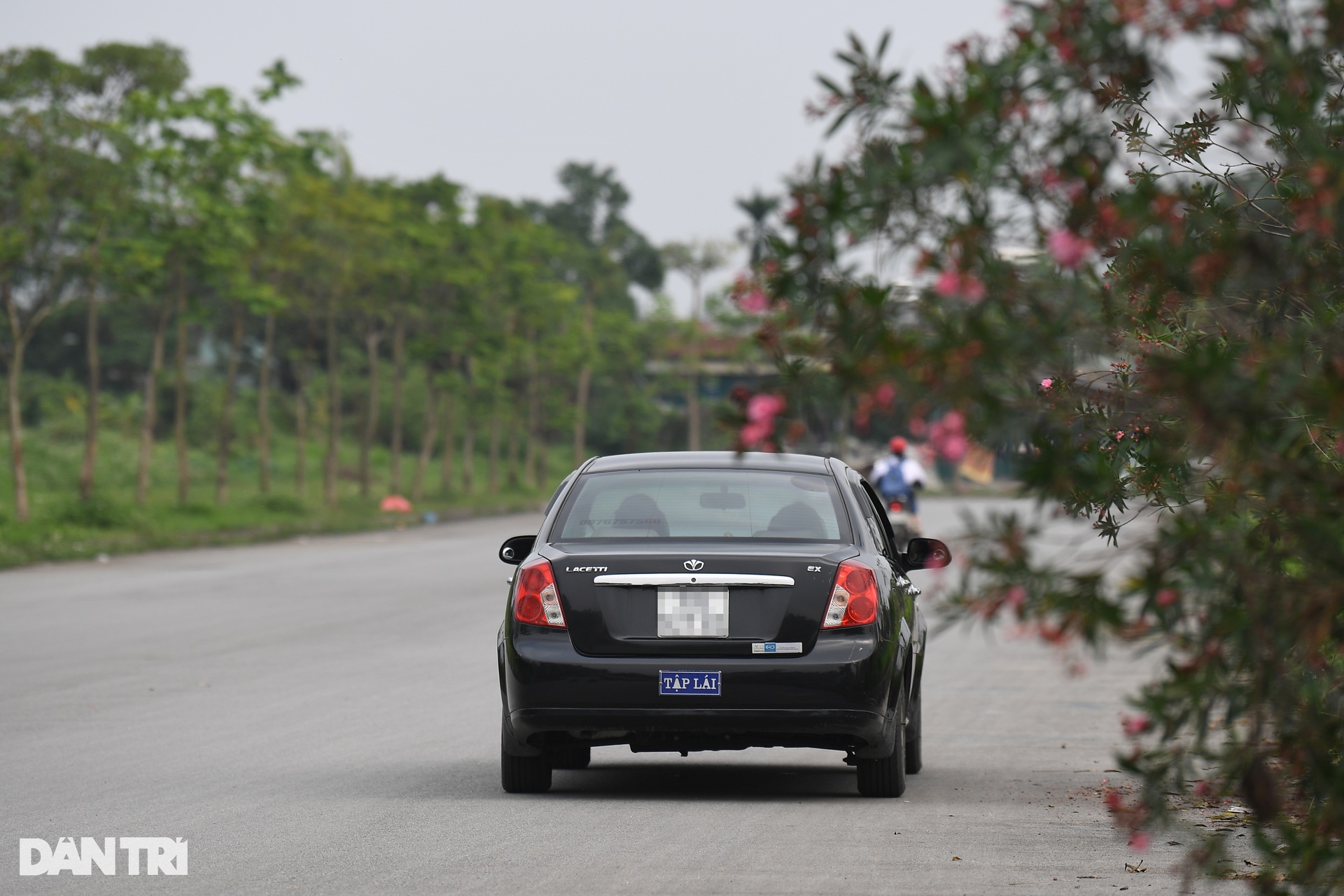 Phố 8 làn xe, rộng 48m ở Hà Nội bị cụt dù đã gắn biển tên được 5 năm - 11 Phố 8 làn xe, rộng 48m ở Hà Nội bị cụt dù đã gắn biển tên được 5 năm - 11
