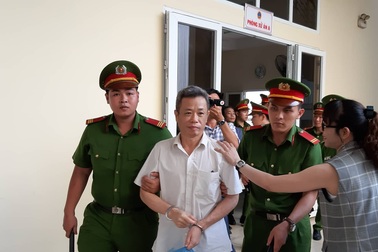 Tạm hoãn xét xử vụ nguyên Bí thư thị xã Bến Cát mua đất “giá bèo”