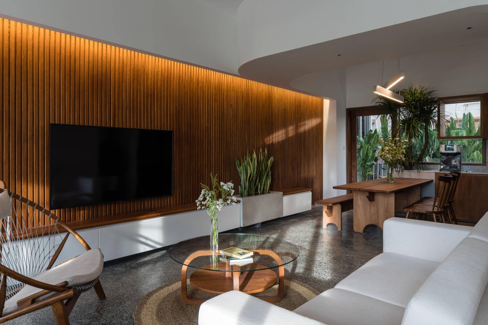 Nhà mang phong cách Thụy Điển ngập ánh sáng và cây xanh của vợ chồng trẻ - 4