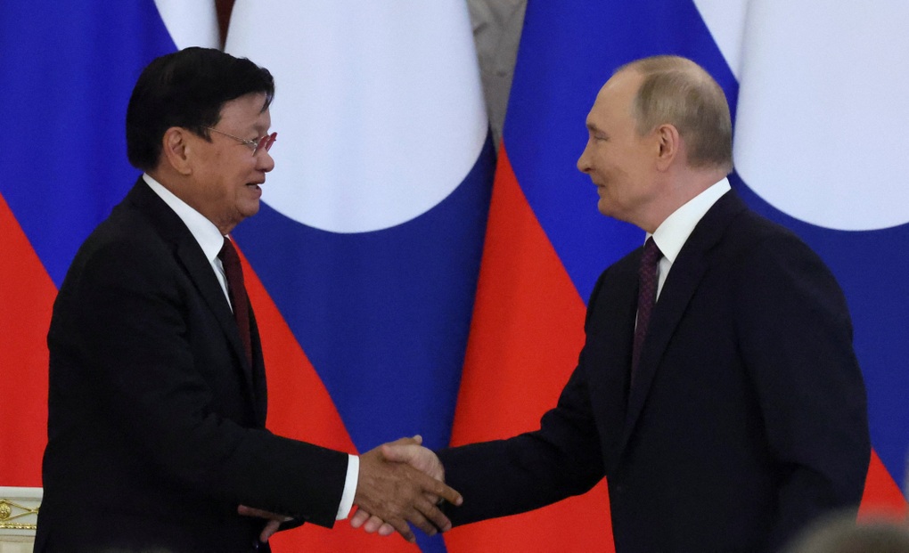 Tổng thống Putin nhận món quà đặc biệt của Lào - 1 Tổng thống Putin nhận món quà đặc biệt của Lào - 1