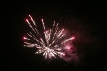 Bất chấp lệnh cấm, pháo vẫn nổ râm ran