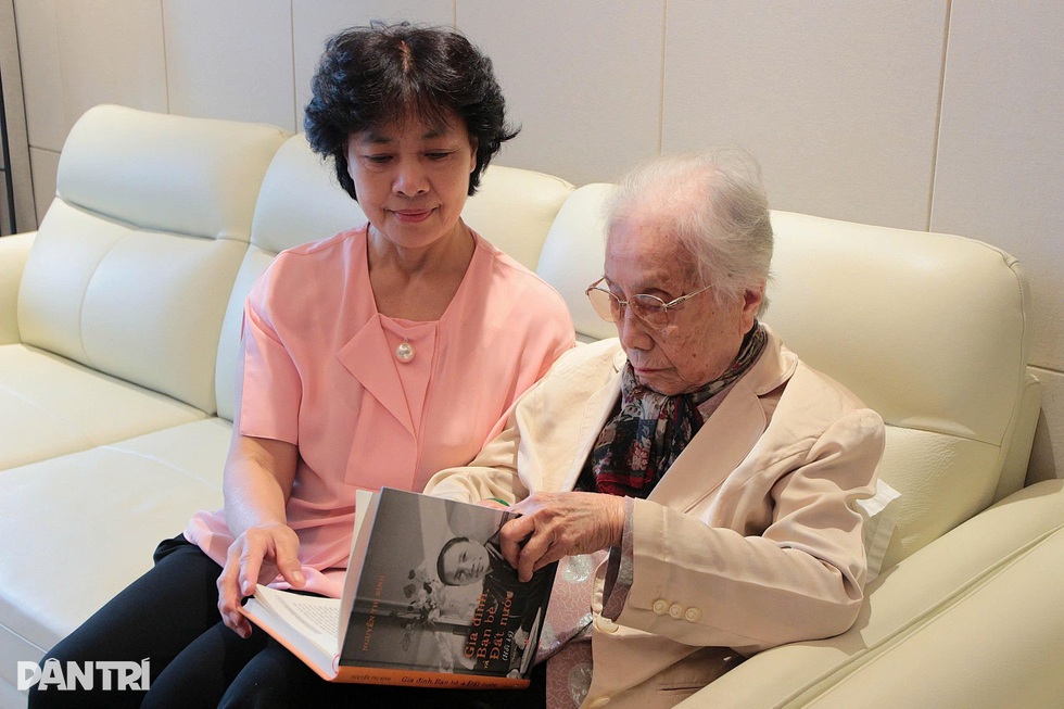 Đời thường của nguyên Phó Chủ tịch nước Nguyễn Thị Bình ở tuổi 99 - 1 Đời thường của nguyên Phó Chủ tịch nước Nguyễn Thị Bình ở tuổi 99 - 1