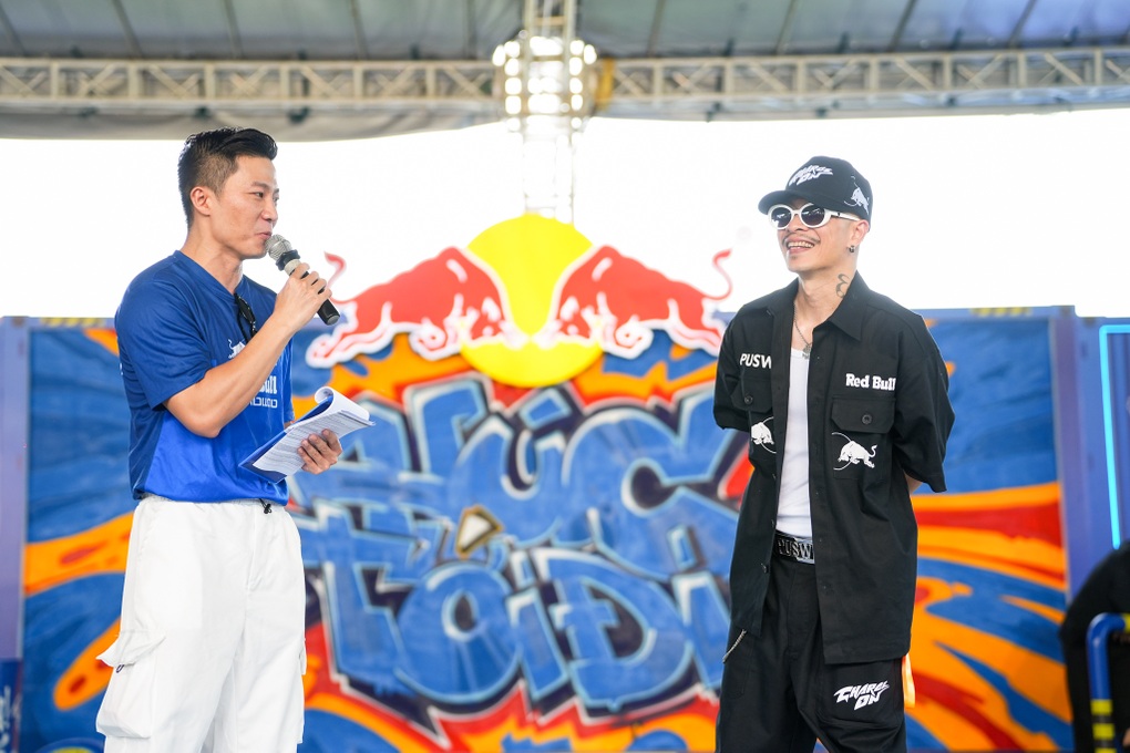 Việt Max bắt tay Red Bull ra mắt bộ sưu tập thời trang - 2 Việt Max bắt tay Red Bull ra mắt bộ sưu tập thời trang - 2