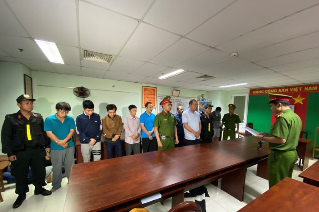 Bắt tạm giam nguyên giám đốc và 10 nhân viên Trung tâm Đăng kiểm 50-05V - 1 Bắt tạm giam nguyên giám đốc và 10 nhân viên Trung tâm Đăng kiểm 50-05V - 1