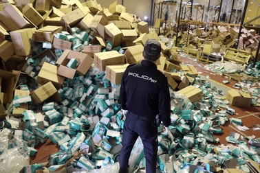 Người đàn ông ăn cắp 2 triệu khẩu trang trong dịch Covid-19