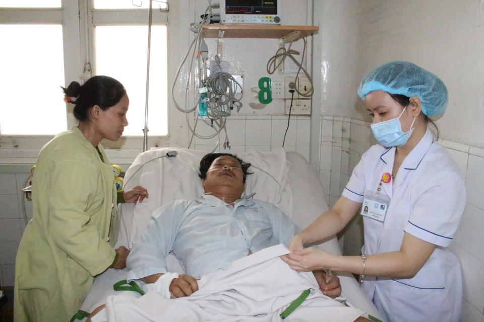 Nghề điều dưỡng “mồ hôi đổ nhiều thu nhập chẳng bao nhiêu” - 2 Nghề điều dưỡng “mồ hôi đổ nhiều thu nhập chẳng bao nhiêu” - 2