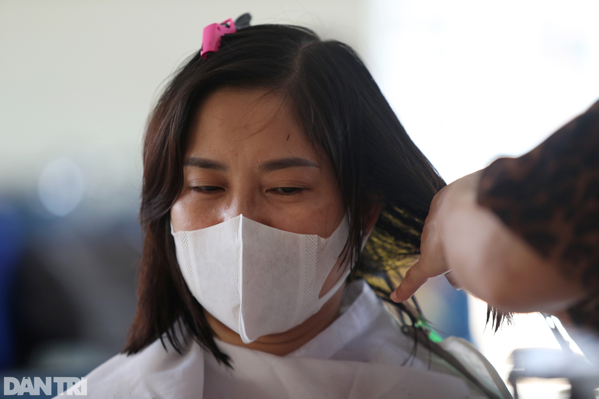 Bộ đội được cắt tóc dã chiến sau nhiều ngày dầm mưa, dãi nắng ở Sài Gòn - 12