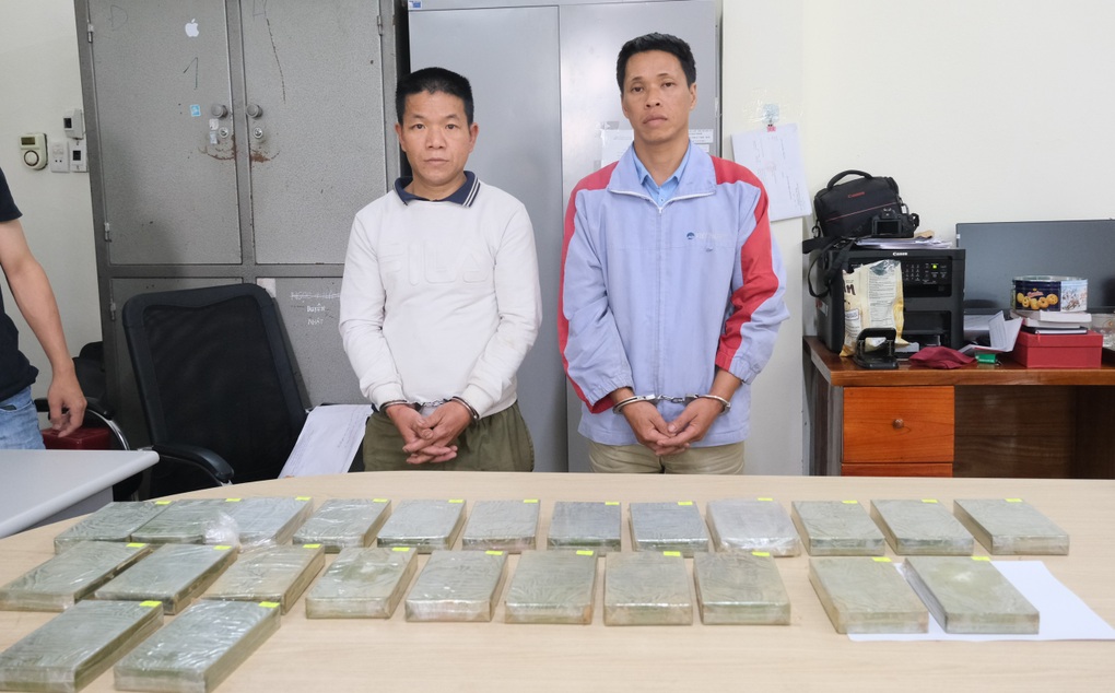 Hơn 20 bánh heroin được giấu trong khe núi, hang đá - 1 Hơn 20 bánh heroin được giấu trong khe núi, hang đá - 1