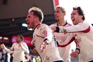 Thắng nghẹt thở phút bù giờ, Liverpool cân bằng điểm với Man Utd, Chelsea