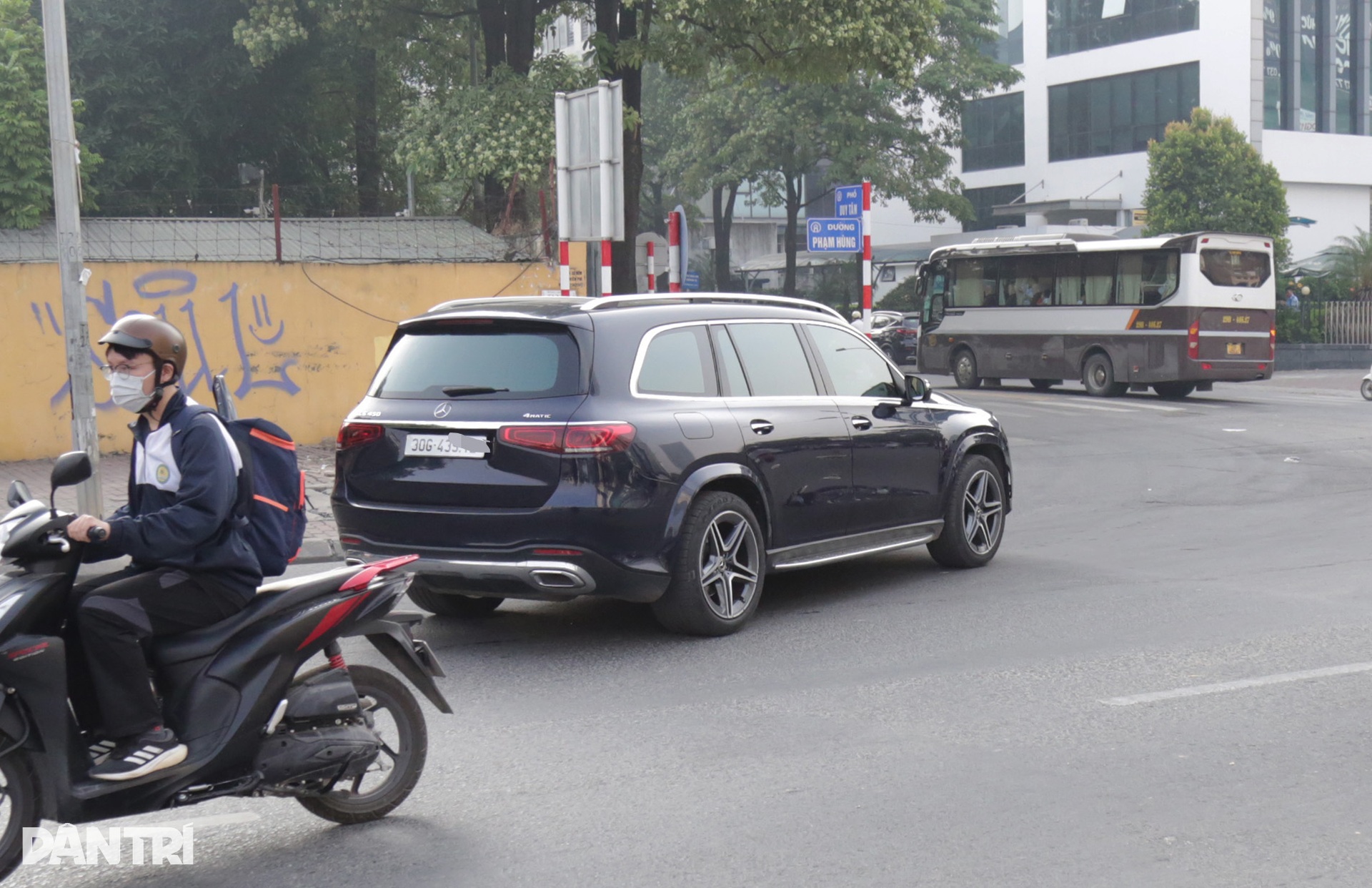 Xe biển xanh, xe sang đi vào làn khẩn cấp đường Vành đai 3 - 3 Xe biển xanh, xe sang đi vào làn khẩn cấp đường Vành đai 3 - 3
