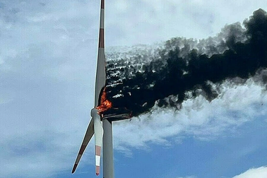 Cháy tuabin điện gió hàng chục tỷ đồng ở Bình Thuận